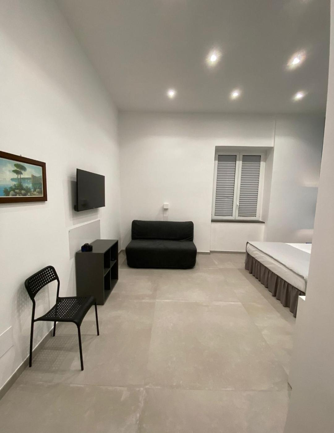 Partenope 10 Napoli Bagian luar foto
